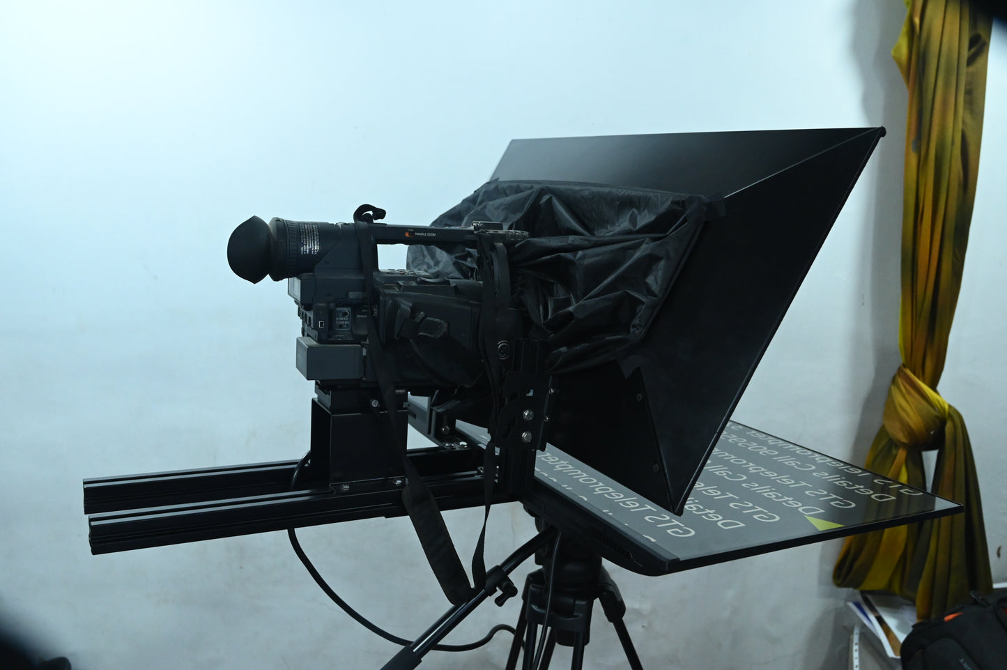 GTS Teleprompter 27 Inches