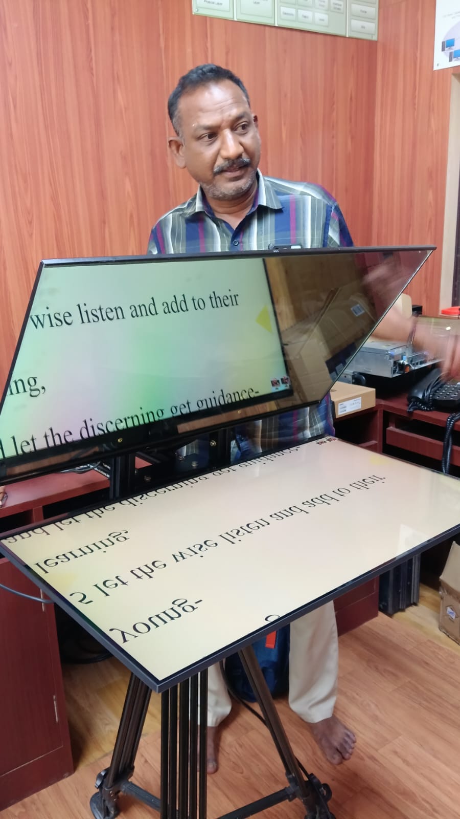 GTS Teleprompter 32 Inches